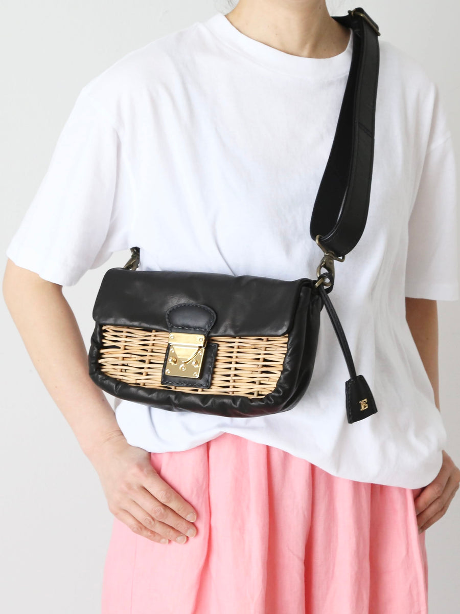 ebagos 牛革ソフト ソフトショルダー かご板付き 2WAY – CREER