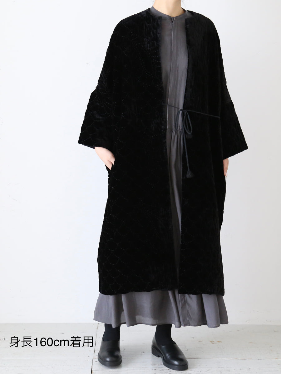 TOWAVASE トワヴァーズ　 ベルベット刺繍キルトコート3/20まで値下げ TOWAVASE パーマネントトワヴァーズ ローブ ベルベット インドキルト