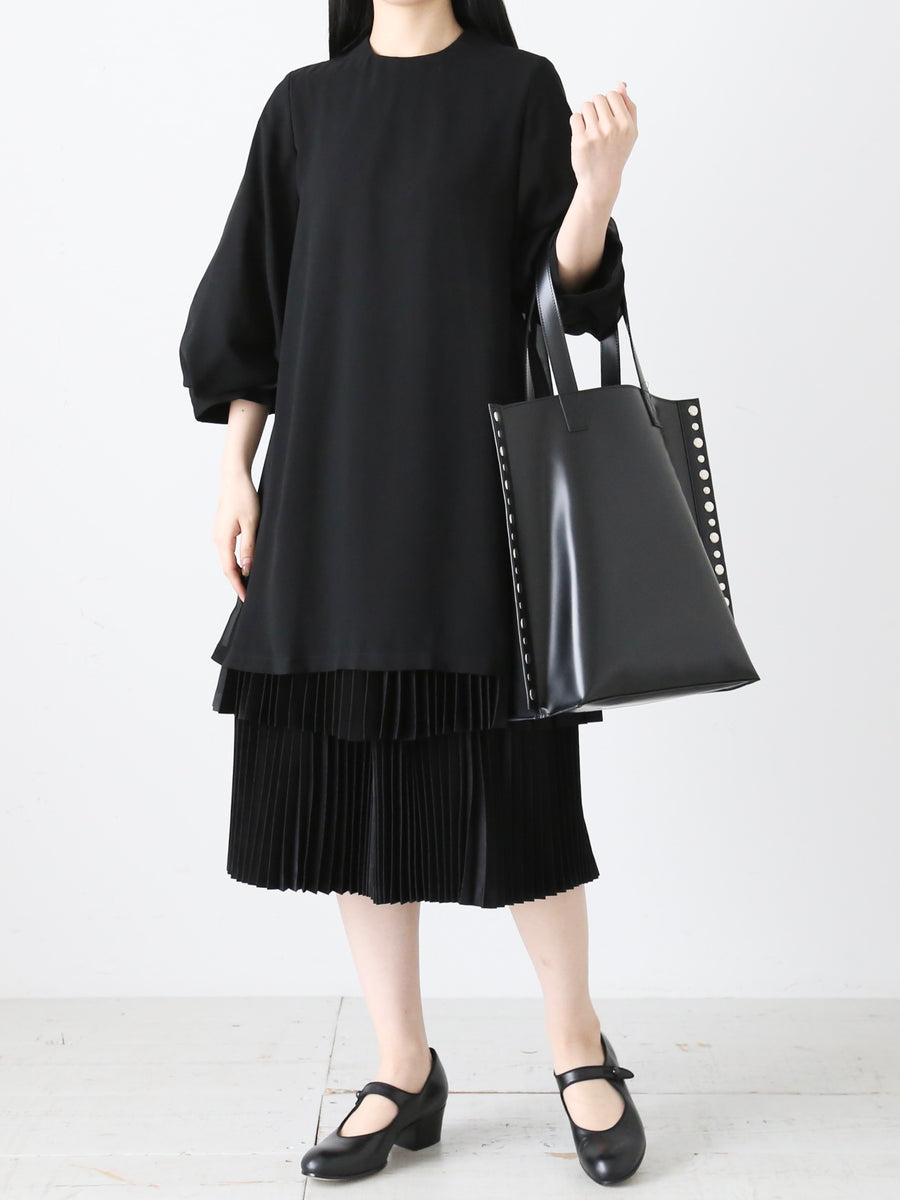 noir kei ninomiya / ナイロンサテンテーパードパンツ
