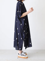 Load image into Gallery viewer, tao 綿クロス刺繍ワンピース [TQ-O003-051]
