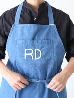 画像をギャラリービューアに読み込む, R&amp;D.M.Co- インディゴライトコーデュロイエプロン [7679]
