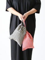 画像をギャラリービューアに読み込む, R&amp;D.M.Co- ギンガムチェックドローストリングバッグ(S) [7620]
