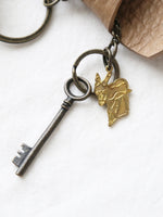 Load image into Gallery viewer, ebagos 封筒型キーホルダーROBA [46620]
