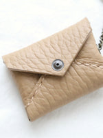 Load image into Gallery viewer, ebagos 封筒型キーホルダーROBA [46620]

