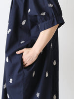 Load image into Gallery viewer, tao 綿クロス刺繍ワンピース [TQ-O003-051]
