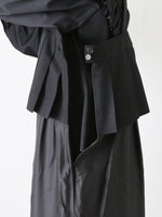 Load image into Gallery viewer, noir kei ninomiya  エステルギャバジンワンピース [3R-O006-051]
