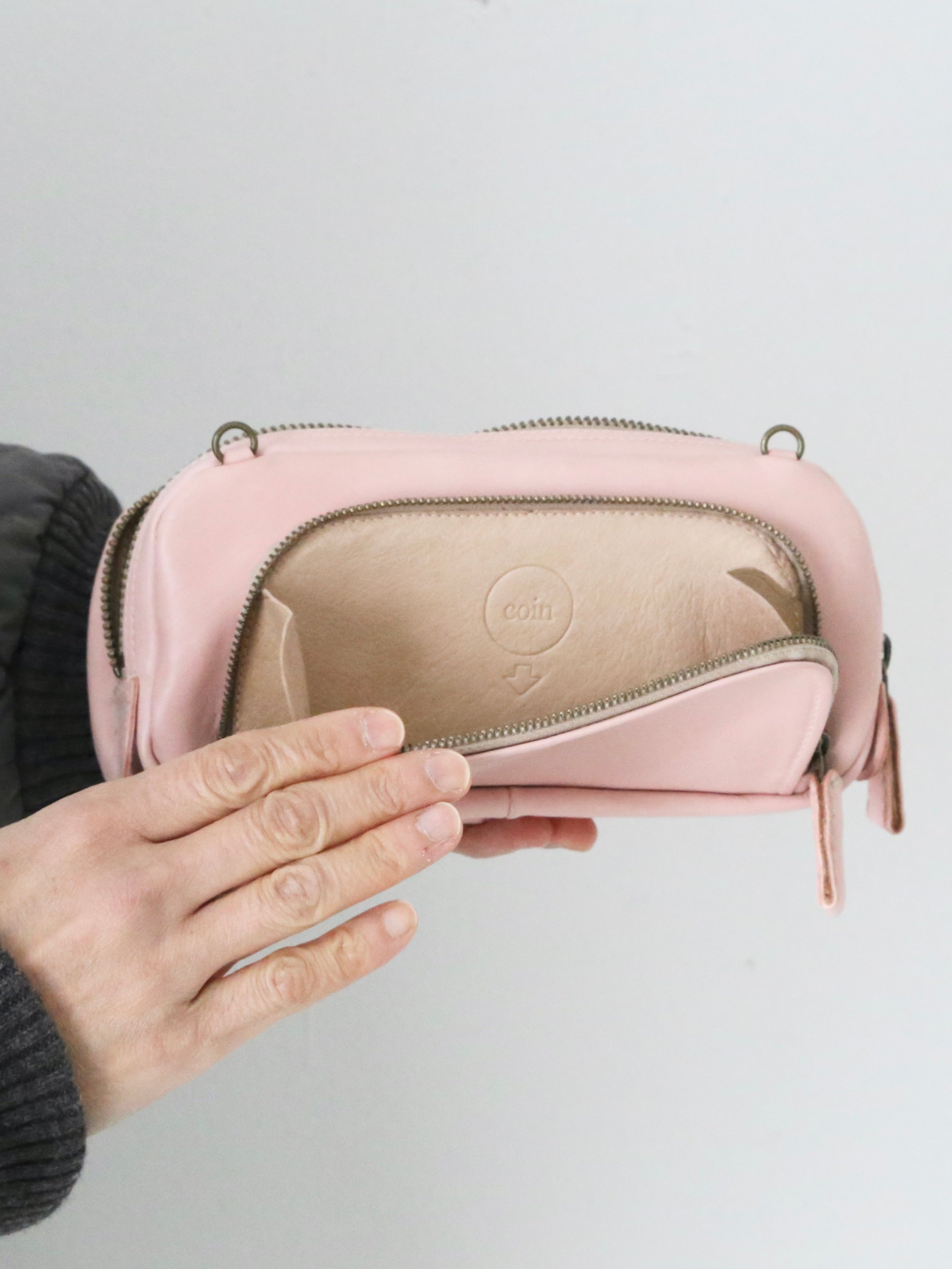 エバゴス⭐︎ カーフレザーショルダーベルト 籐付き長財布 BABY PINK ebagos エバゴス カーフ 籐付き長財布 E金具