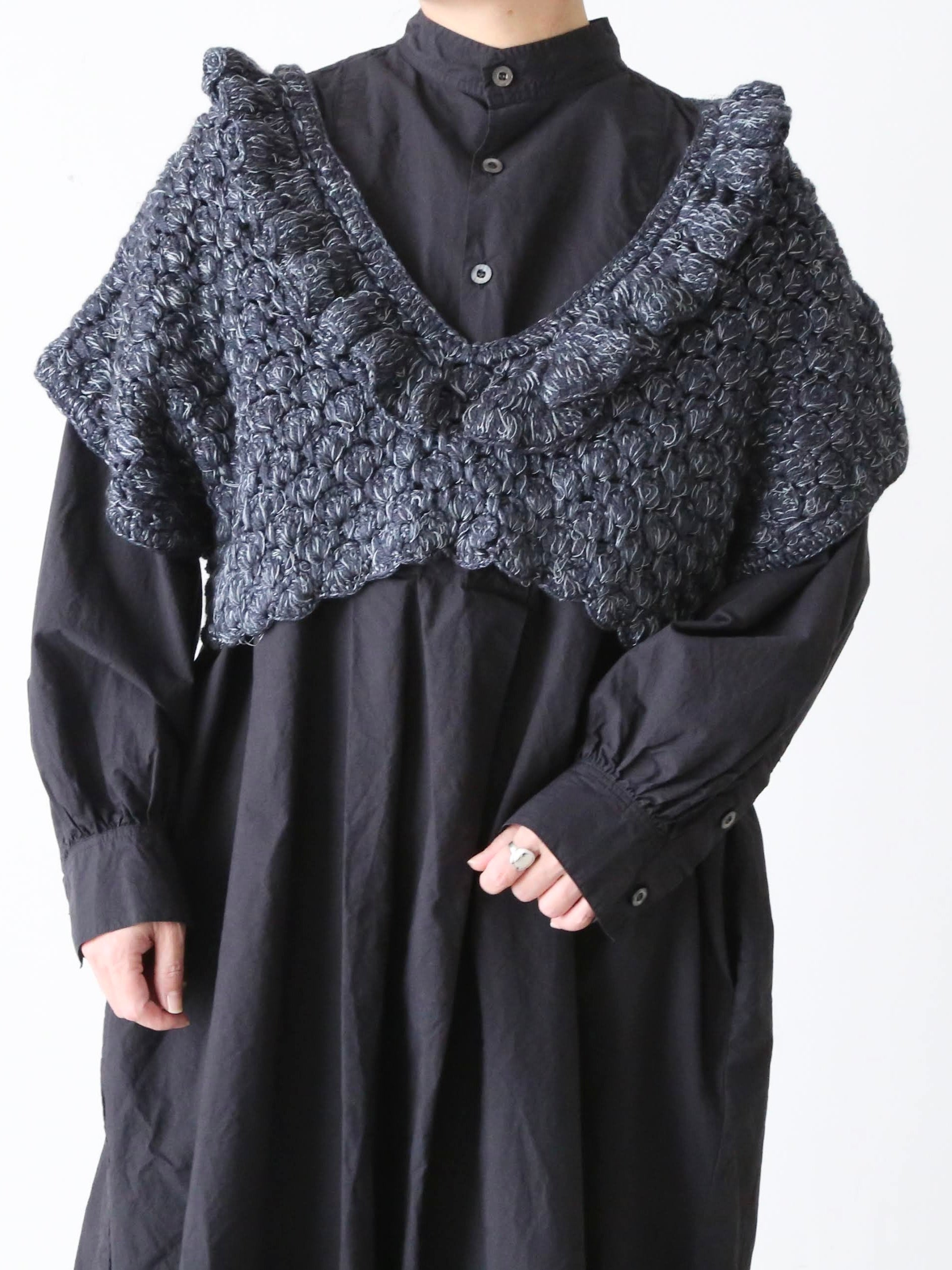 BUNON/ブノン　ハンドラッフルジレ（Gray）手編み　インド製　Free BUNON ブノン インド手紡ぎカディ 手刺繍 ハンドラッフルジレ – CREER