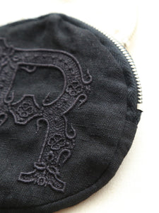 R&D.M.Co- エンブロイダリーサークルポーチ(S) リネン 刺繍 