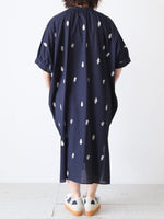 Load image into Gallery viewer, tao 綿クロス刺繍ワンピース [TQ-O003-051]
