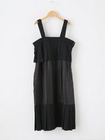 Load image into Gallery viewer, noir kei ninomiya  エステルギャバジンワンピース [3R-O006-051]
