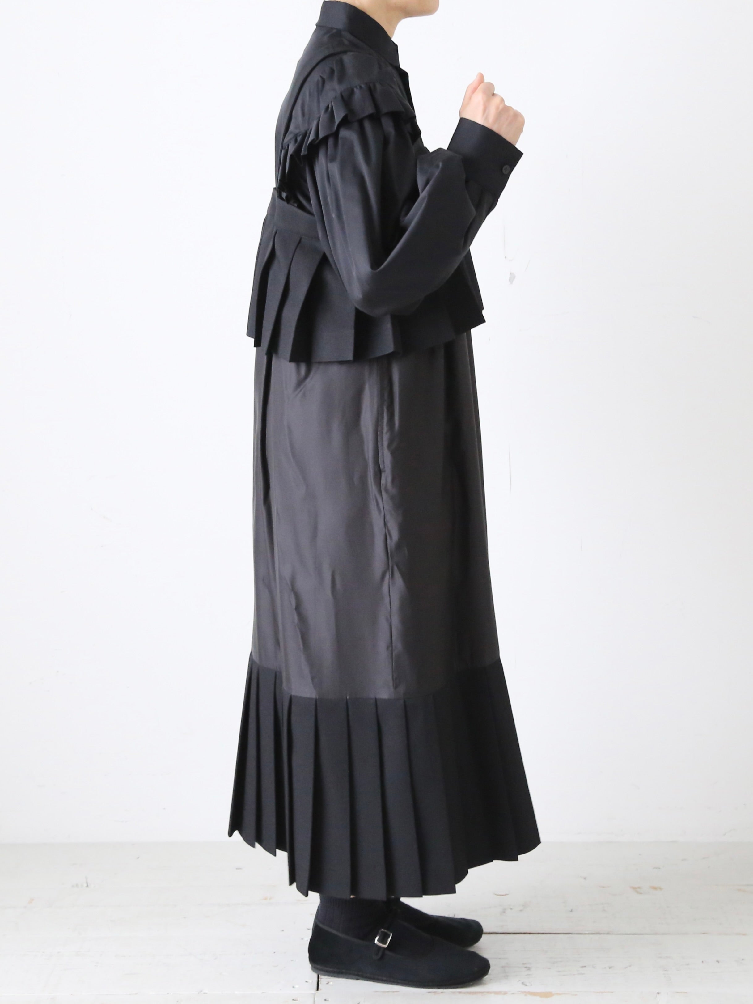 noir kei ninomiya エステルギャバジンワンピース [3R-O006-051]｜CREER