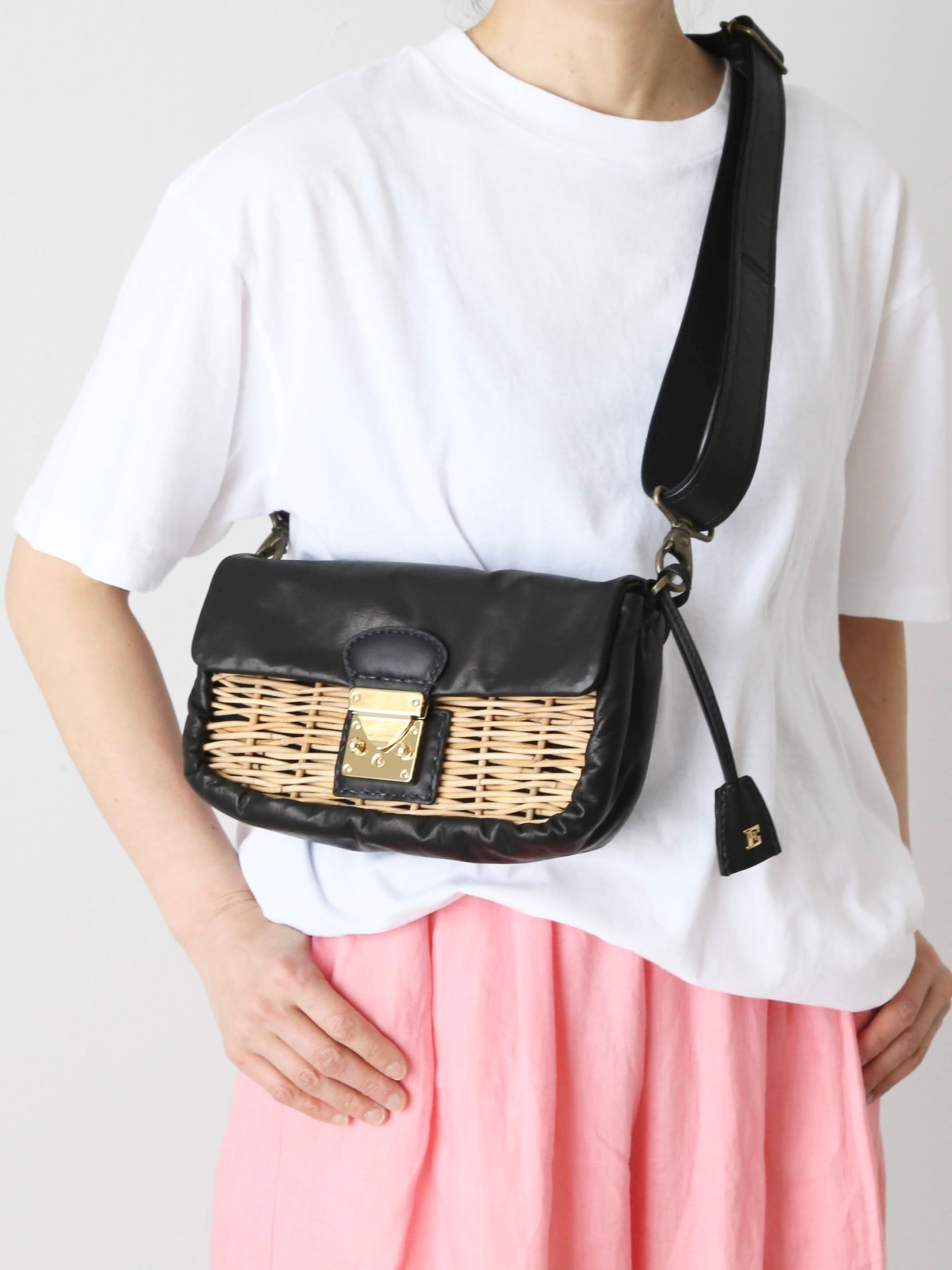 ebagos 牛革ソフト ソフトショルダー かご板付き 2WAY – CREER