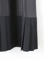 Load image into Gallery viewer, noir kei ninomiya  エステルギャバジンワンピース [3R-O006-051]
