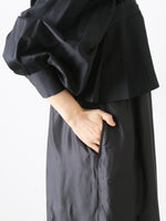 Load image into Gallery viewer, noir kei ninomiya  エステルギャバジンワンピース [3R-O006-051]
