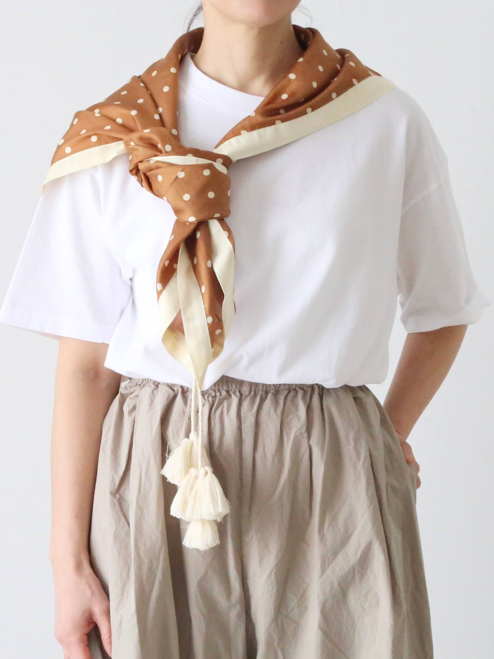 新品未使用　BUNON カディスカーフ タッセル付き BUNON ブノン インド手紡ぎカディ 手刺繍 タッセルスカーフ – CREER