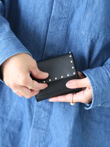 ebagos 三つ折りサイフ オイルショルダー カシメ 素押し ブラック – CREER