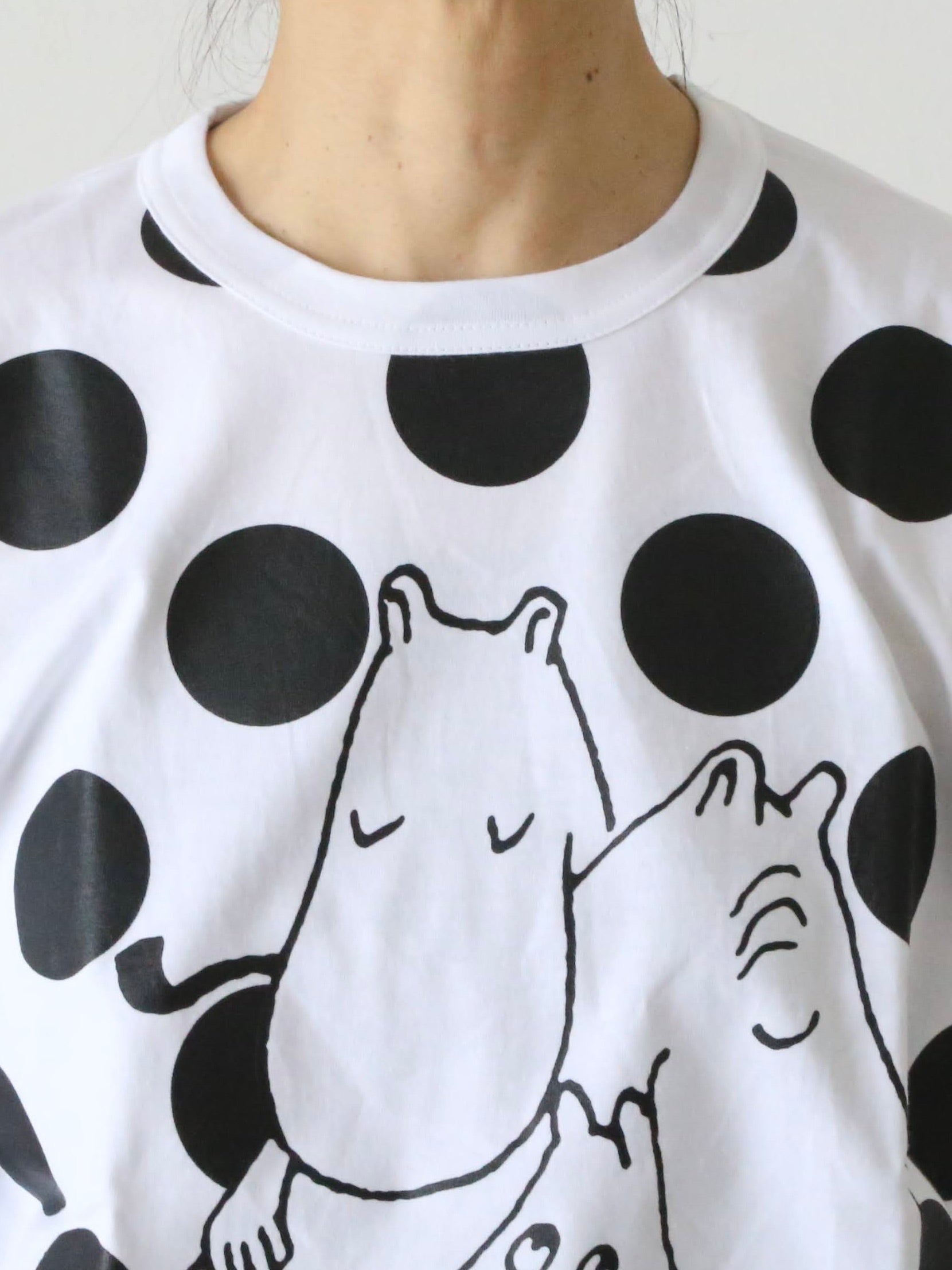 【新品】  tao COMME des GARCONS / タオコムデギャルソン | 綿天竺 プリント Tove Jansson 半袖  Tシャツ | M | ホワイト/ブラック | レディース tao タオ コム デ ギャルソン 綿天竺ドットプリント(Tove Jansson) – CREER
