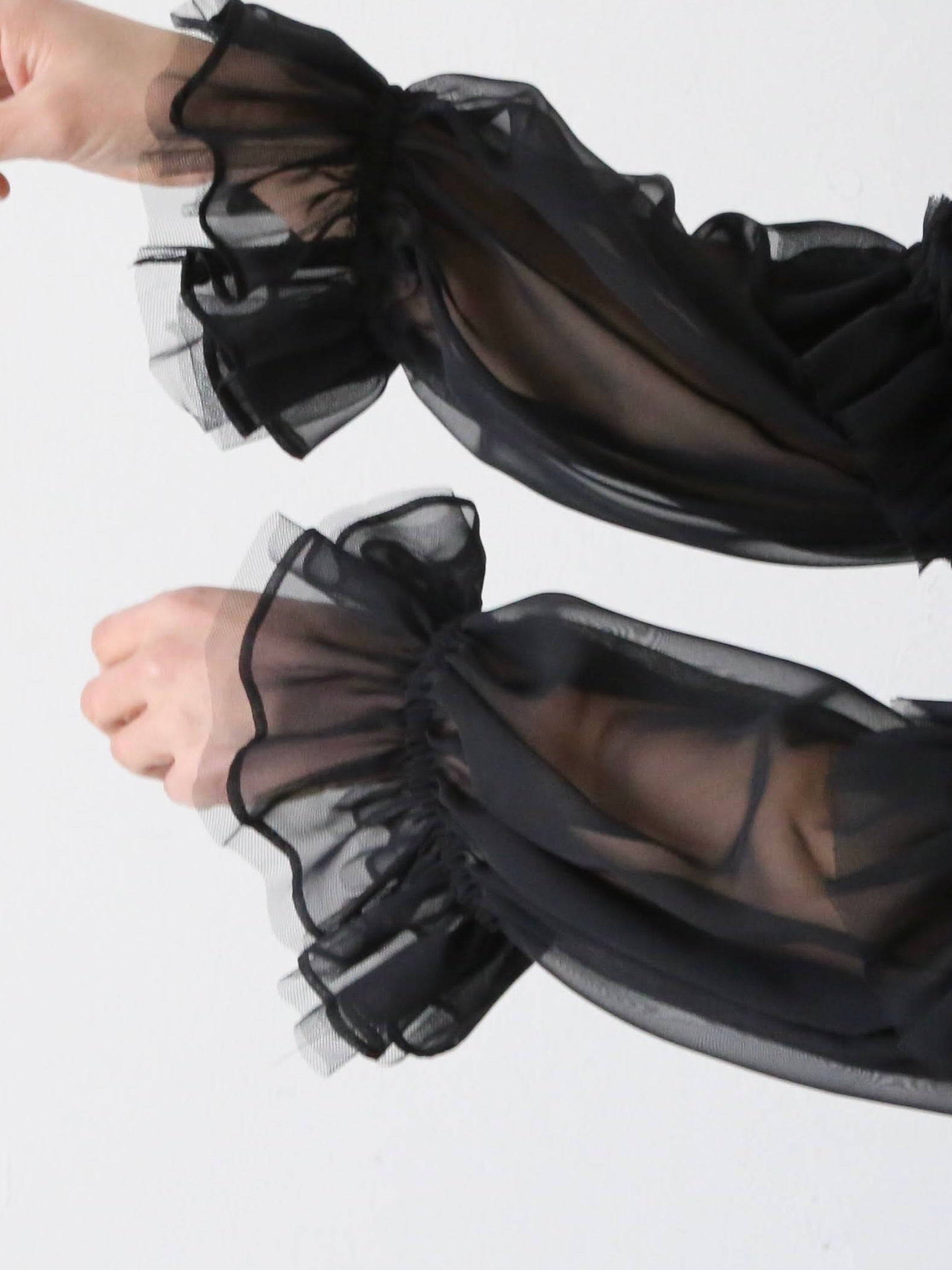 noir kei ninomiya エステルジョーゼット ブラウス フリル 透け感 – CREER