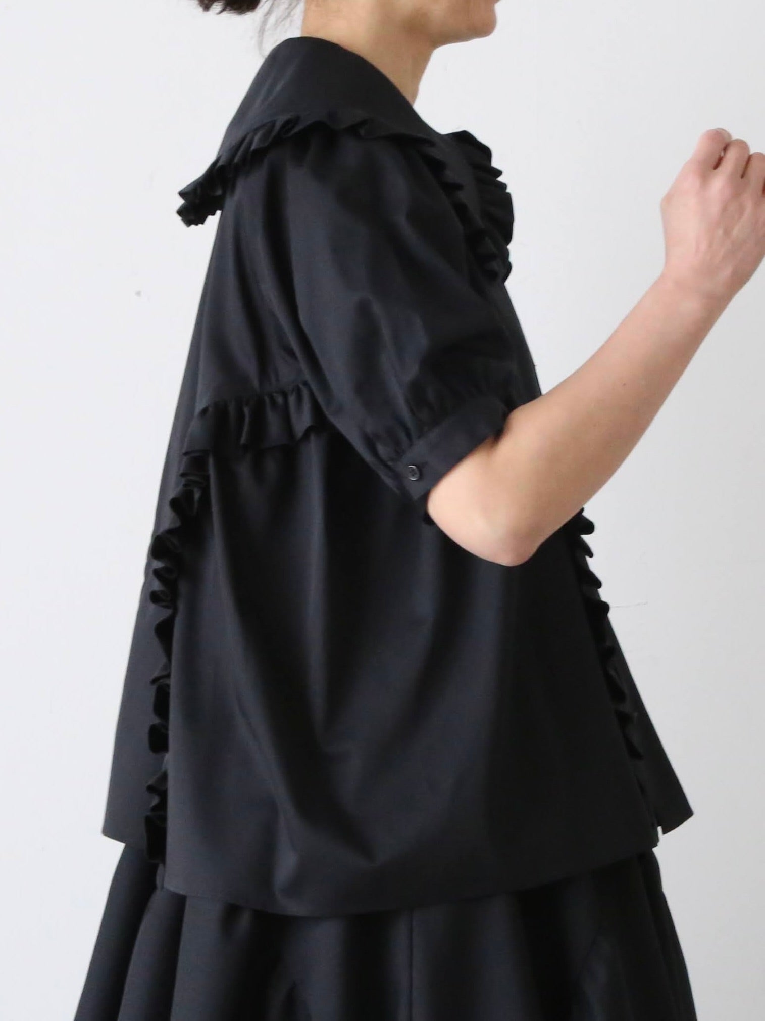【訳あり】noir kei ninomiya 星 フリル 半袖ブラウス noir kei ninomiya 綿ブロード ブラウス 半袖 丸襟 フリル – CREER