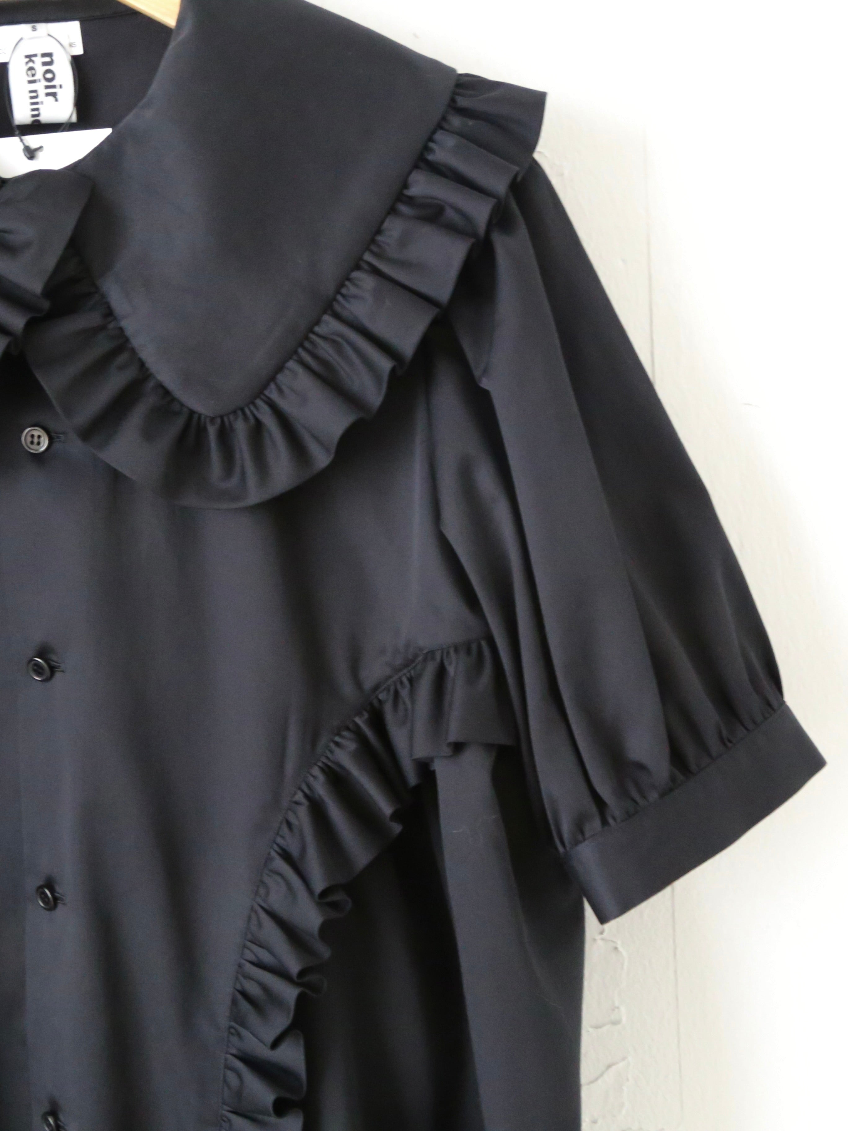 noir kei ninomiya 綿ブロード ブラウス 半袖 丸襟 フリル – CREER