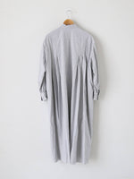 画像をギャラリービューアに読み込む, TOUJOURS バックサイドワンウェイプリーツドシャツドレス [YM43PD04]
