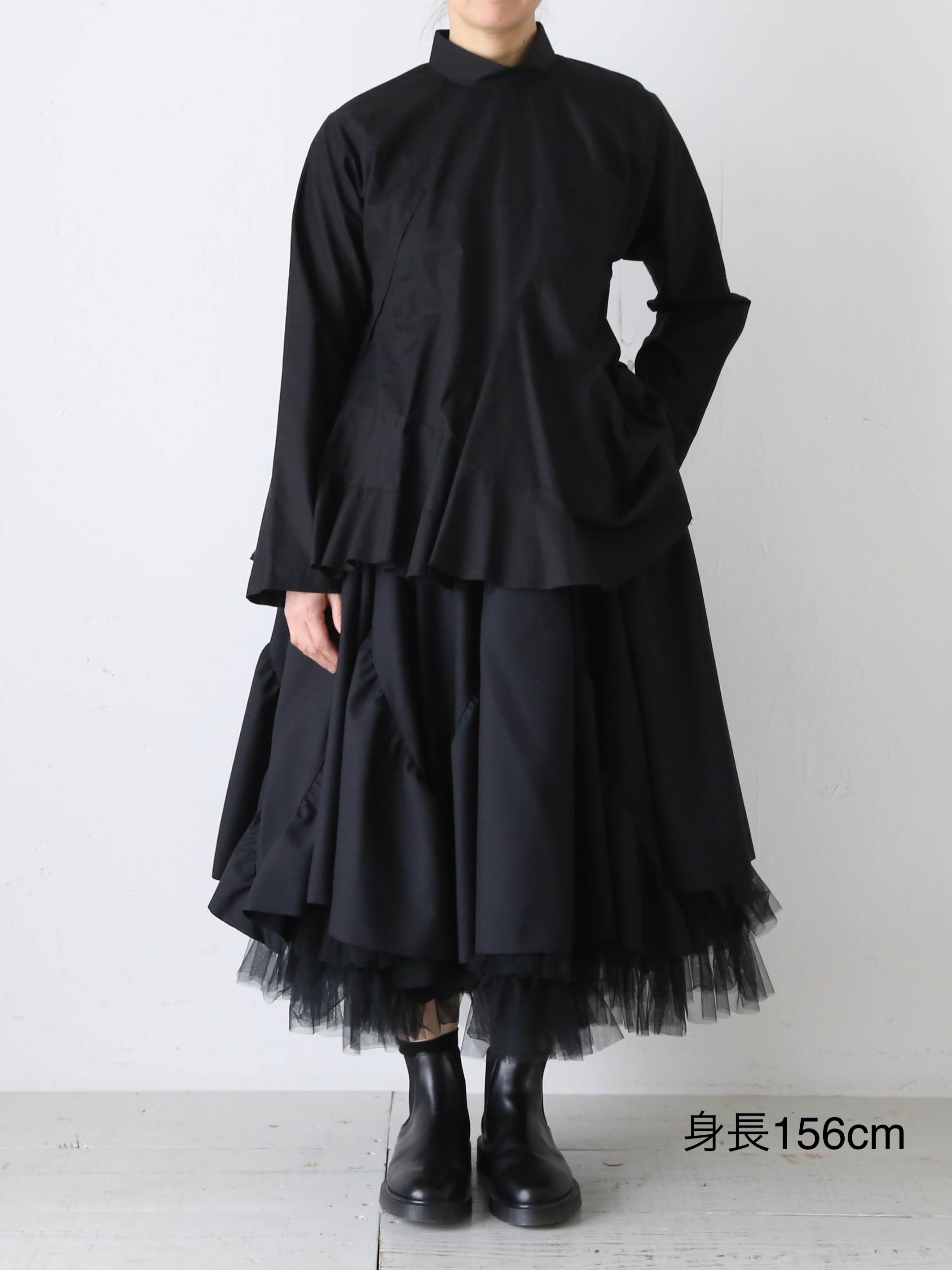 2022SS NOIR KEI NINOMIYA チュールティアードスカート 真っ赤なnoir kei ninomiyaのチュールスカートを差し色にした、Sakura