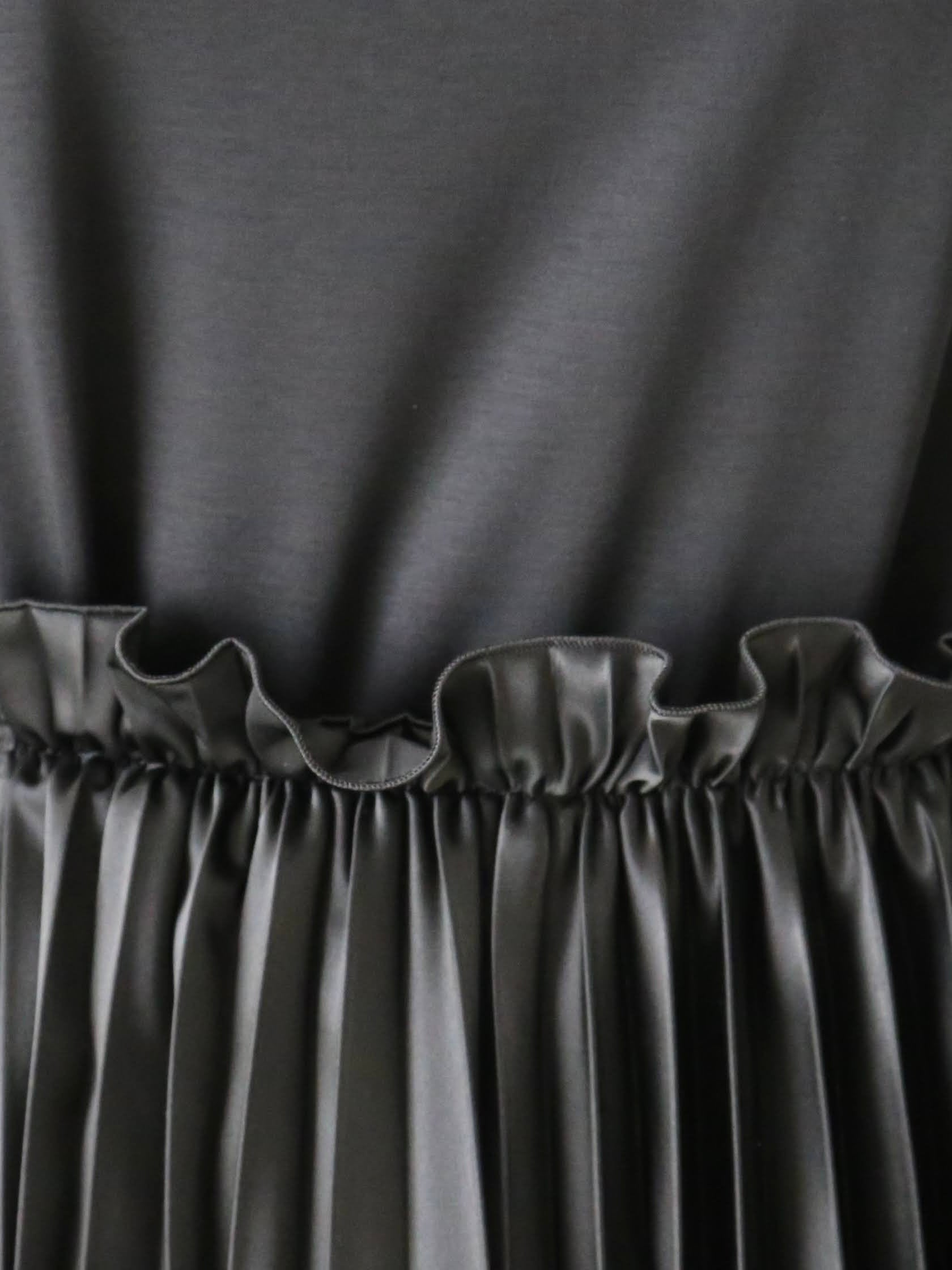 noir kei ninomiya エステルサテンプリーツスカート [3P-S016-051]