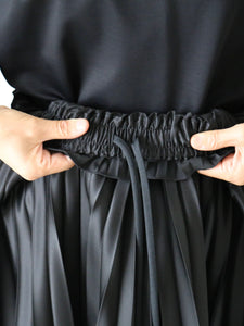 noir kei ninomiya エステルサテン プリーツスカート 左右非対称