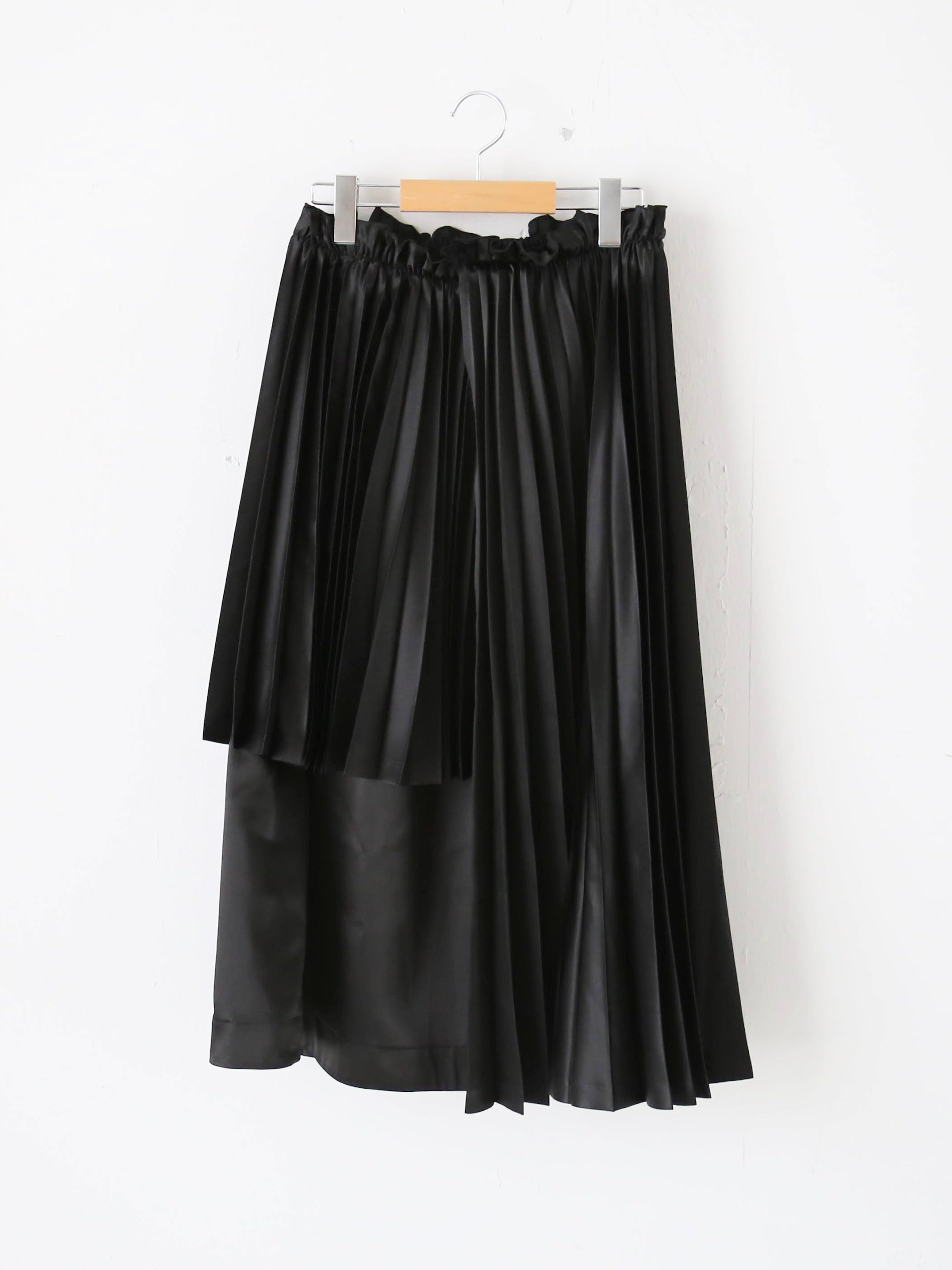 noir kei ninomiya エステルサテンプリーツスカート [3P-S016-051]