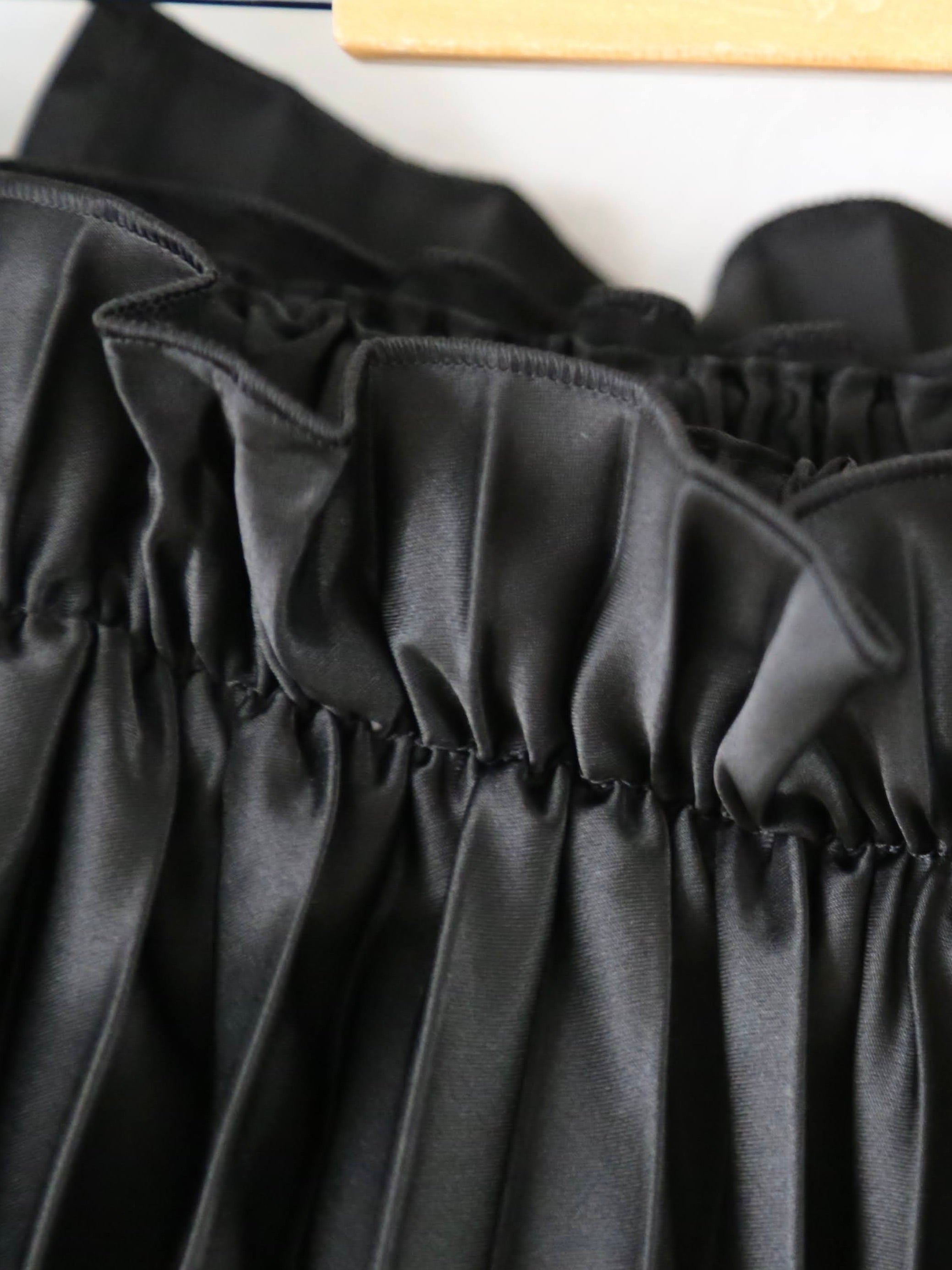 noir kei ninomiya エステルサテンプリーツスカート [3P-S016-051]