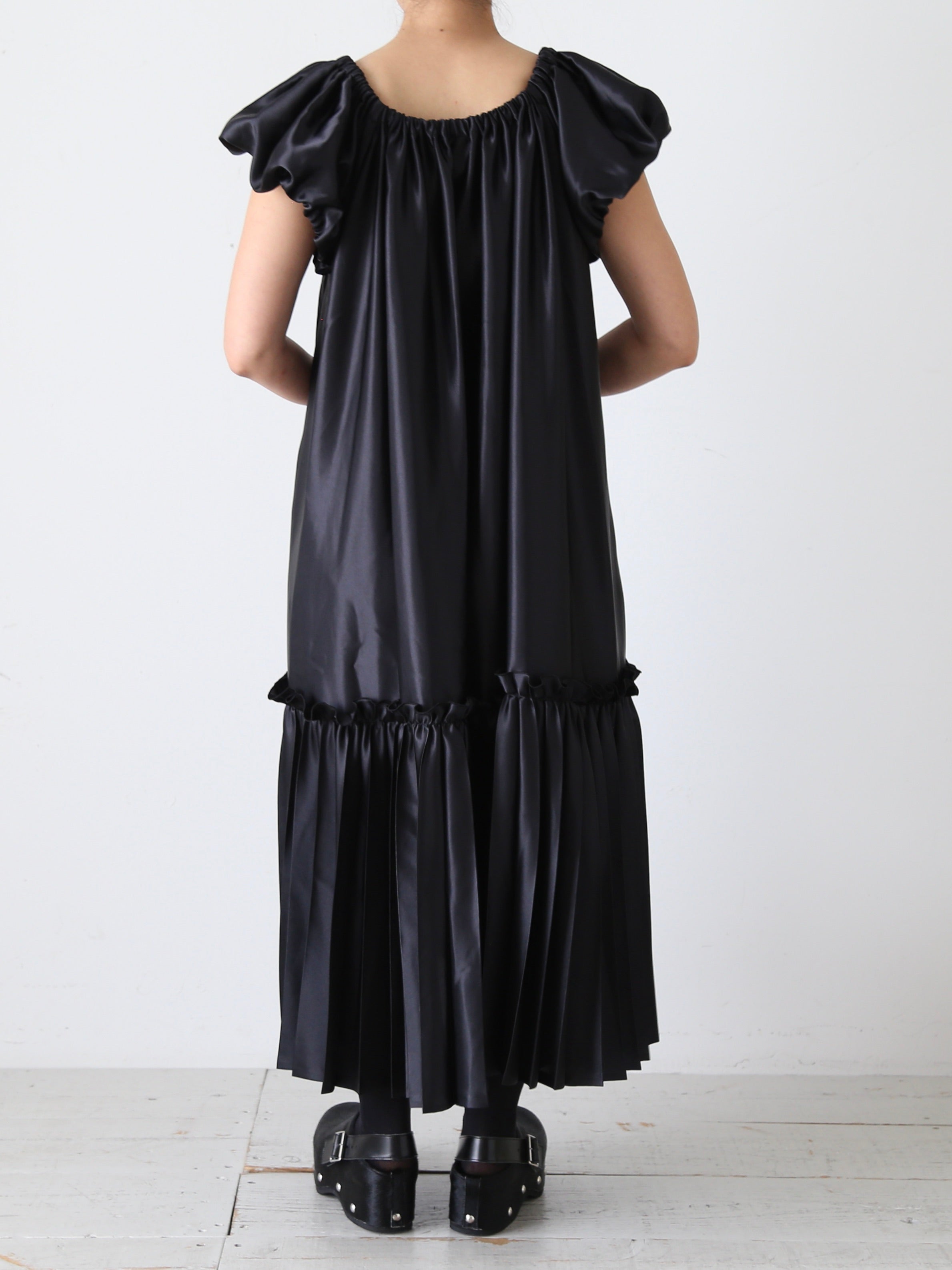 美品 希少 ノワールケイニノミヤ レザー シャーリング シアー ロングワンピース noir kei ninomiya ノワールケイニノミヤ エステルサテンワンピース