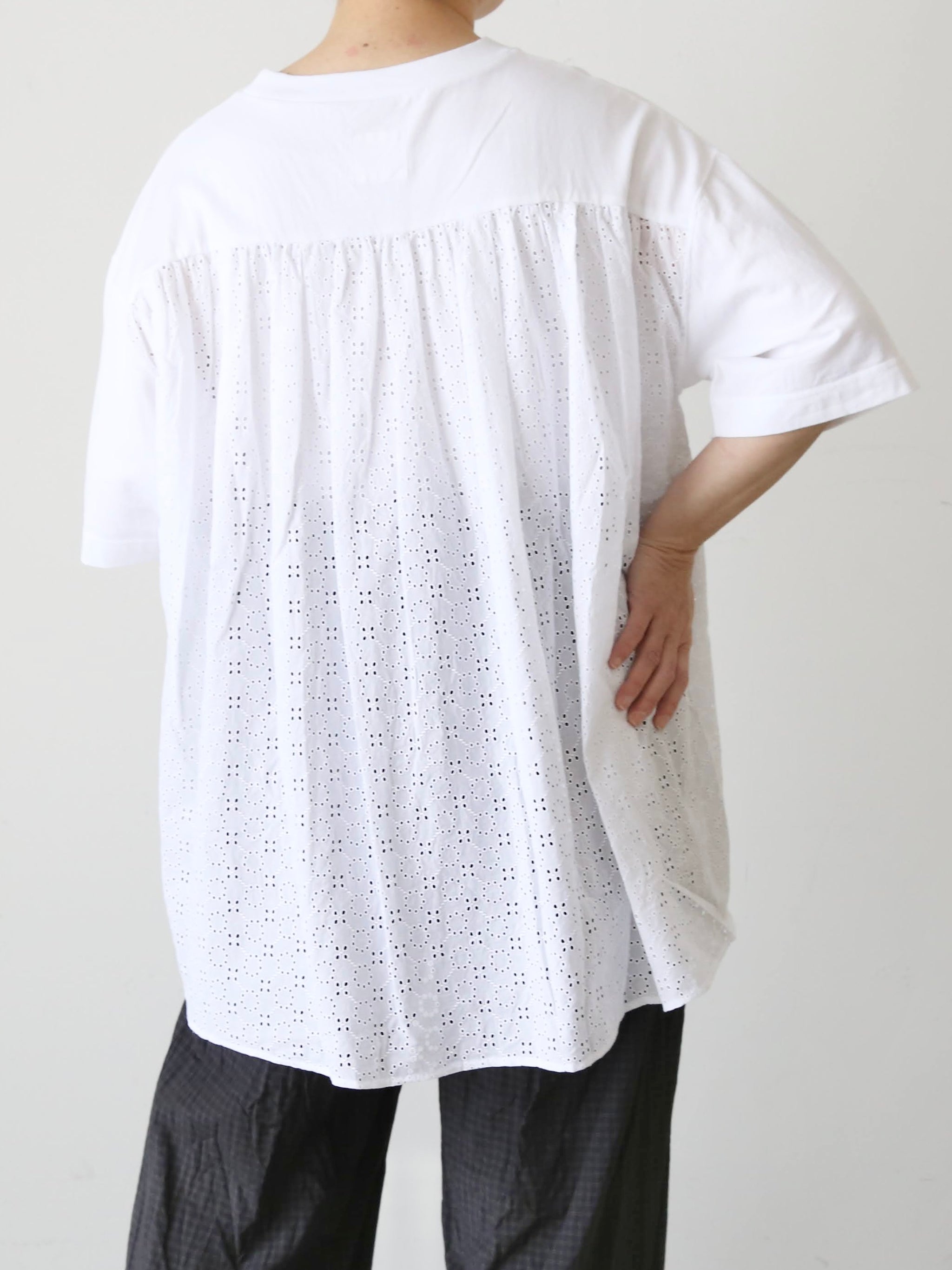 トゥジューのオーバーシャツ WOMEN'S】TOUJOURS（トゥジュー）“Lace Pin Tuck Ruffle Shirt -FINE