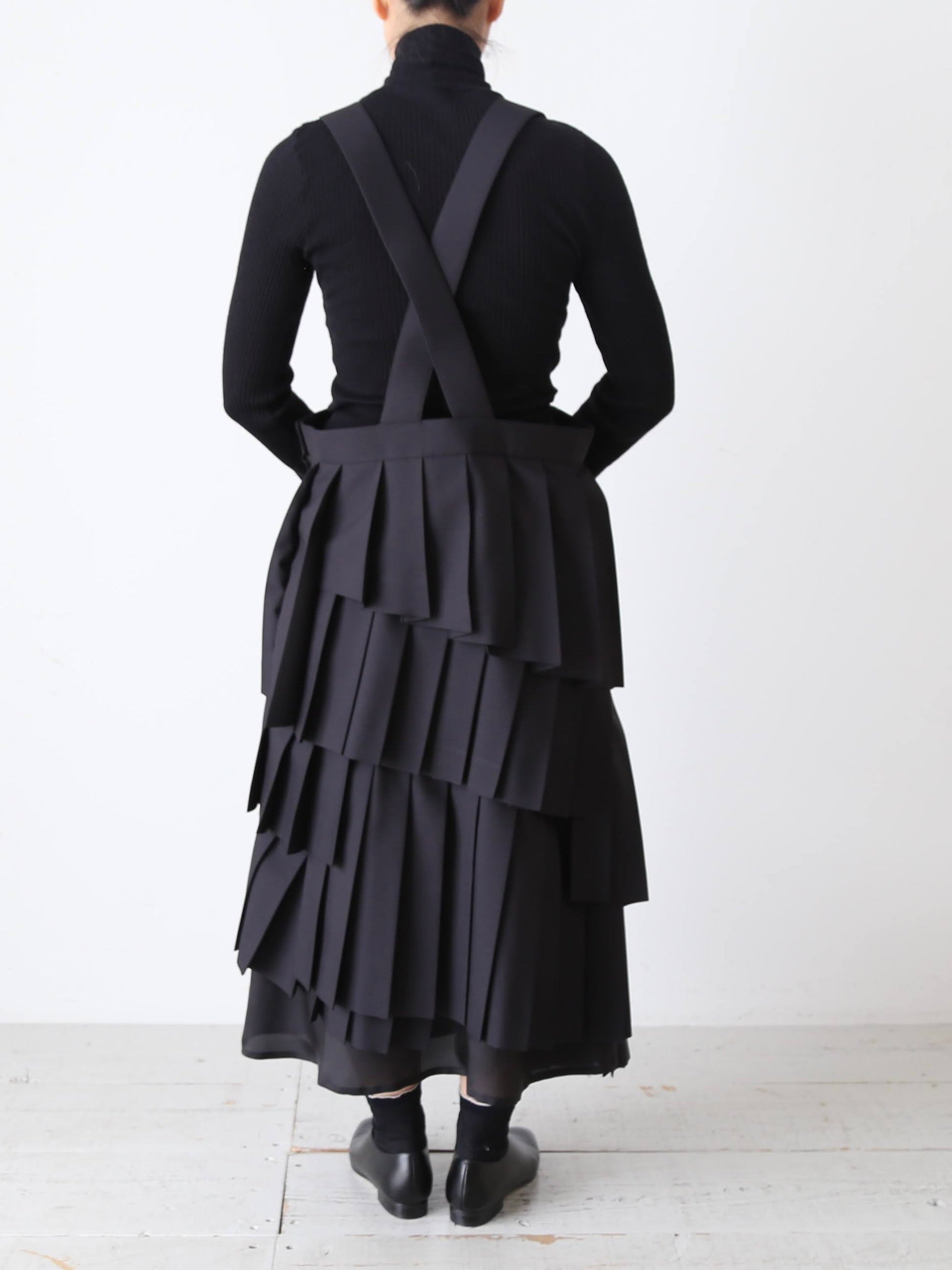 noir kei ninomiya ウールエステルギャバジンジャンパースカート [3Q