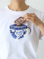 Load image into Gallery viewer, [Pre-order] R&amp;D.M.Co- no.8265 Blue Willow Men's Milk Tea T-Shirt (Arrival expected July-September)
