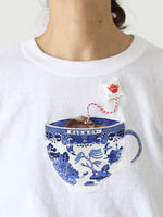 Load image into Gallery viewer, [Pre-order] R&amp;D.M.Co- no.8265 Blue Willow Men's Milk Tea T-Shirt (Arrival expected July-September)
