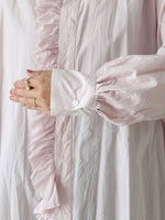 画像をギャラリービューアに読み込む, TOUJOURS バンドカラービショップスリーブラッフルシャツ [MM44MS01]
