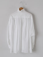 画像をギャラリービューアに読み込む, TOUJOURS バンドカラービショップスリーブラッフルシャツ [MM44MS01]
