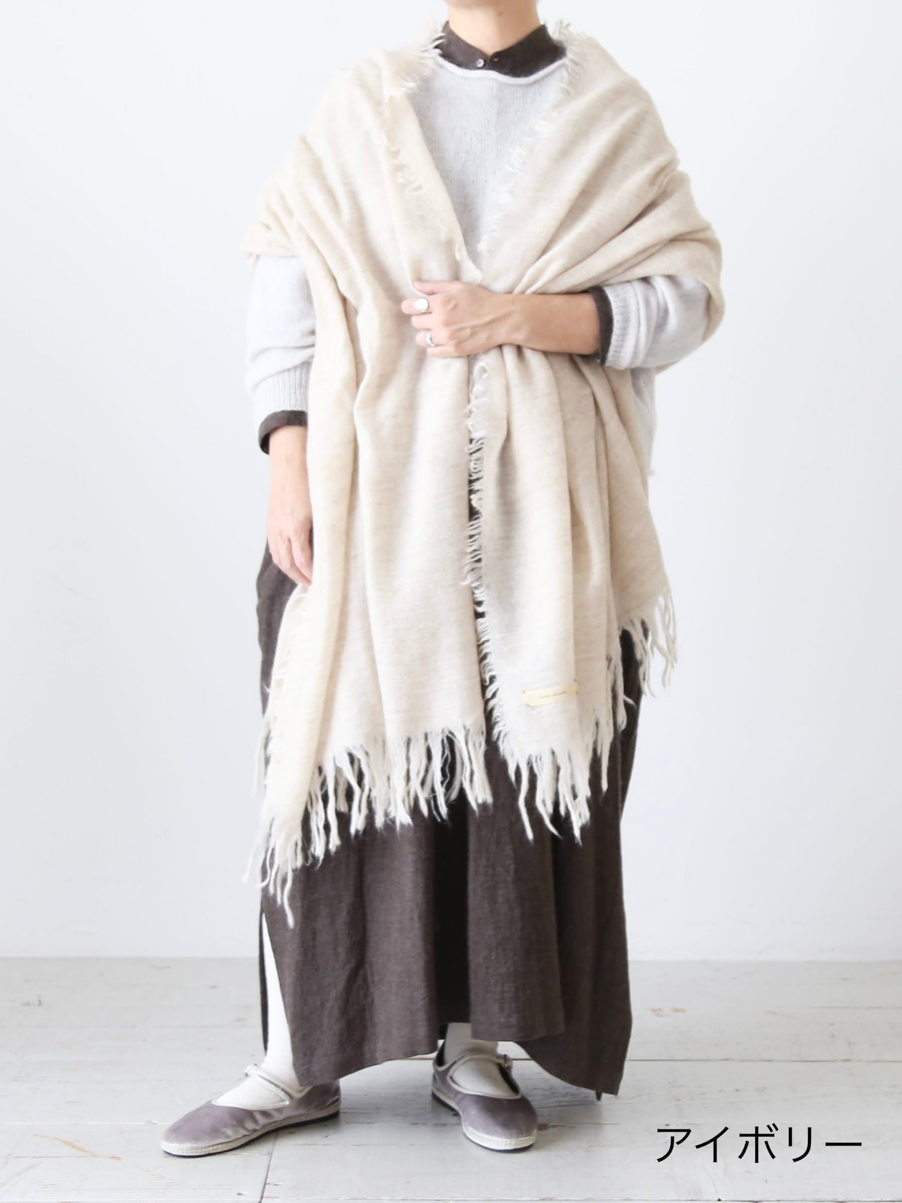 難あり初期suzuki takayuki超大判ストール、フラワーモチーフ人気 難あり初期suzuki takayuki超大判ストール、フラワーモチーフ