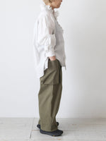 画像をギャラリービューアに読み込む, TOUJOURS バンドカラービショップスリーブラッフルシャツ[MM42ES03]
