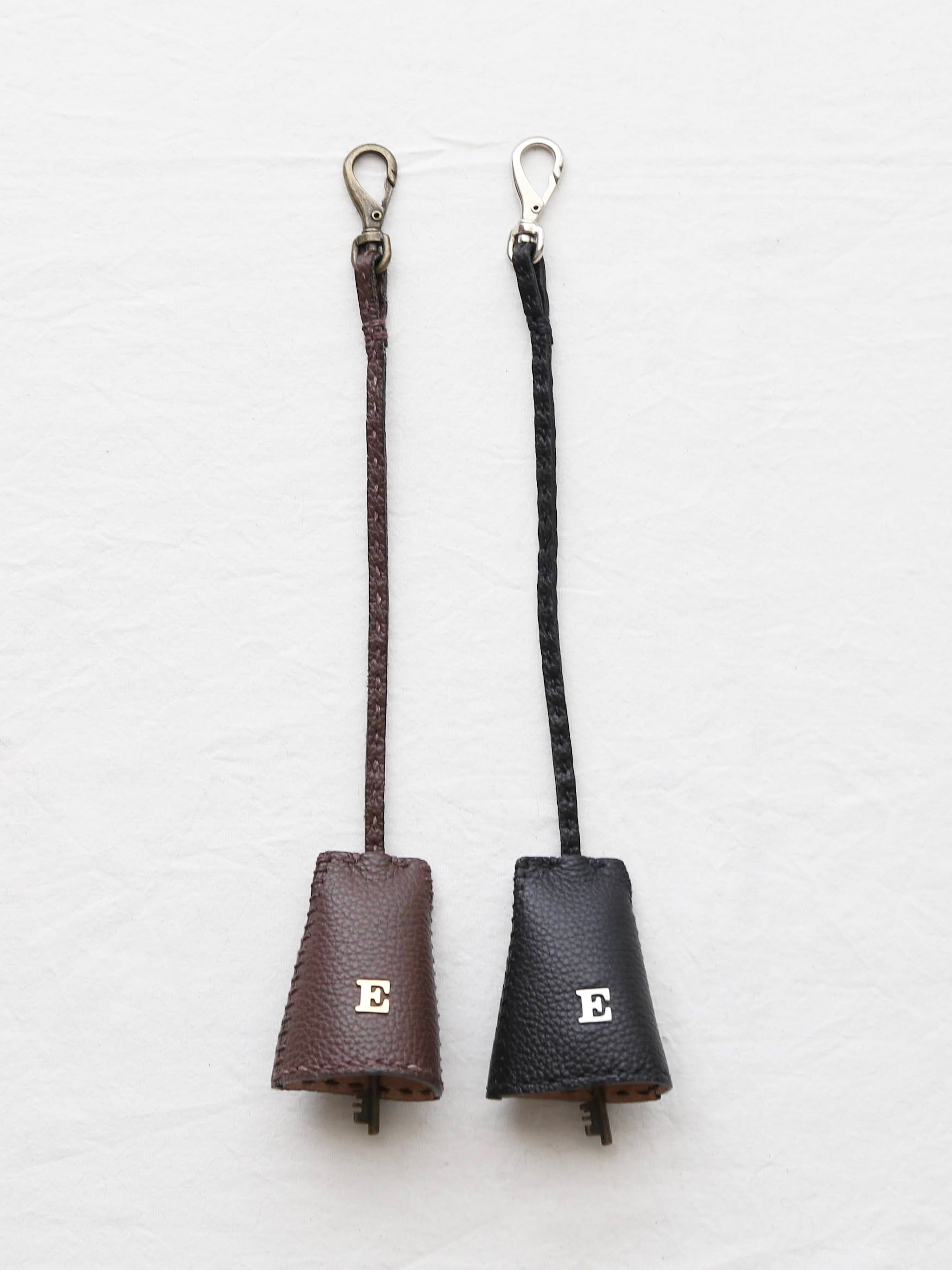 エバゴス　鍵　チャーム ebagos キーホルダー フニュシュリンク ソフト E ロゴ – CREER