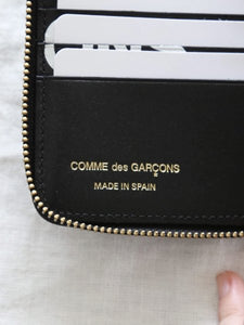Wallet COMME des GARCONS ヒュージロゴ（二つ折り）[8Z-T021-051]